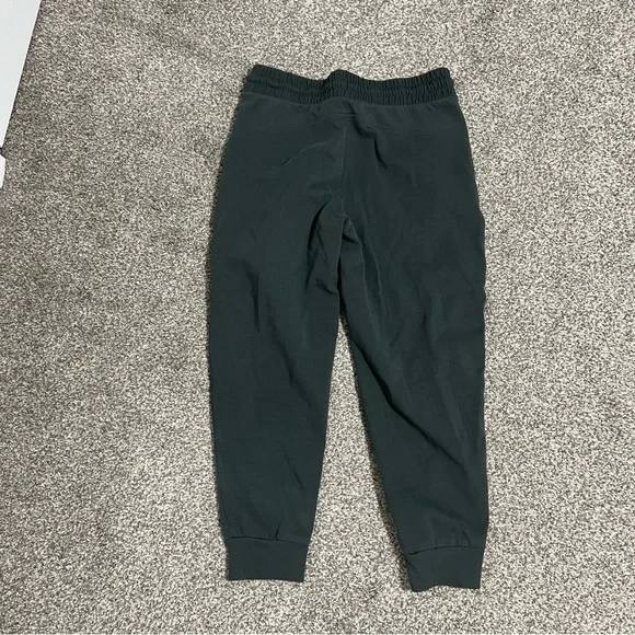 Old Navy High-Rise Jogger - Picture 5 of 7